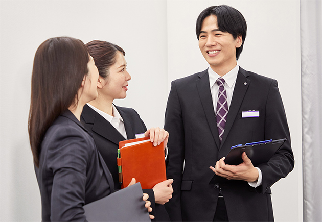 写真：人事部スタッフの業務紹介